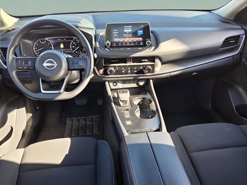 Used 2024 Nissan Rogue S FWD image 12