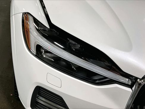 Used 2022 Volvo XC60 B5 Momentum w/ Climate Package image 28