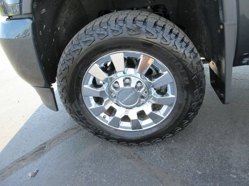 Certified 2019 GMC Sierra 2500 Denali w/ Duramax Plus Package AWD/4WD image 17