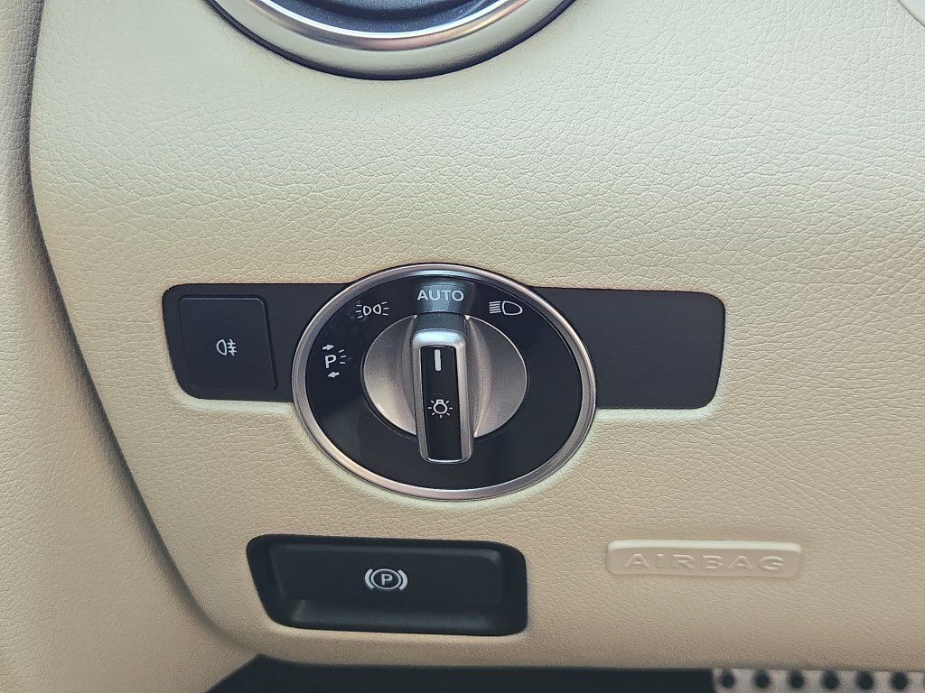 Used 2014 Mercedes-Benz SLK 250 image 30