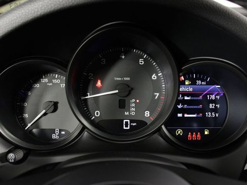 New 2026 Porsche Macan image 13