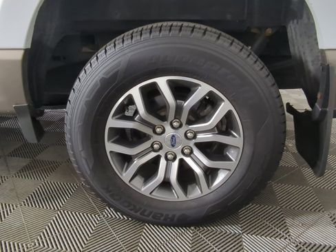 Used 2022 Ford F150 Lariat image 11