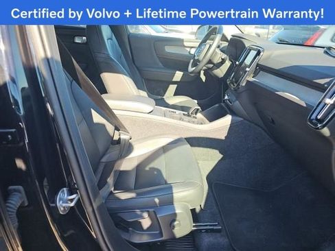 Used 2025 Volvo XC40 B5 Core image 4