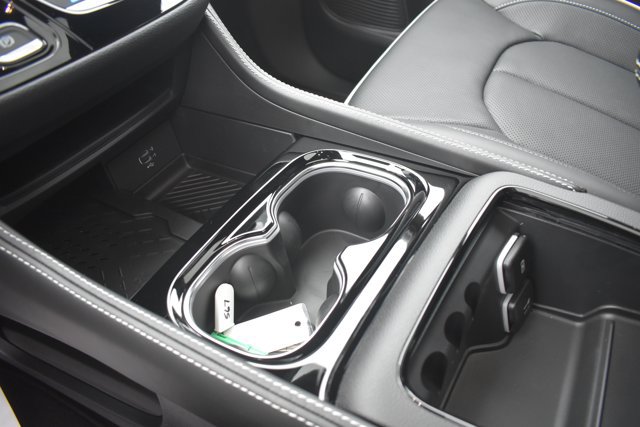 New 2027 Chrysler Pacifica Limited AWD/4WD image 30