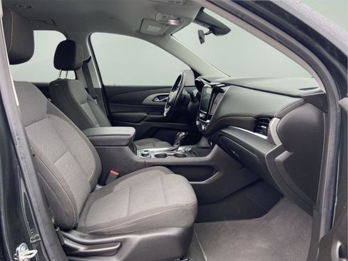 Used 2020 Chevrolet Traverse LT w/ Driver Confidence II Package AWD/4WD image 16