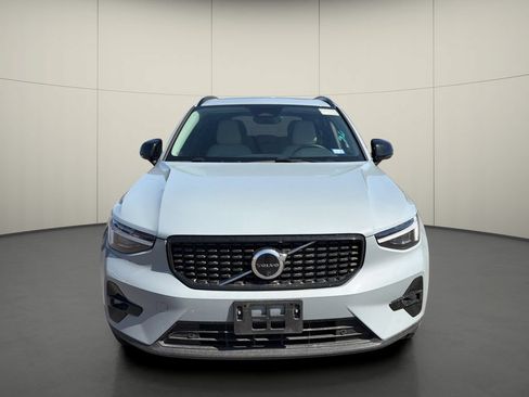 Used 2026 Volvo XC40 B5 Plus AWD/4WD image 2