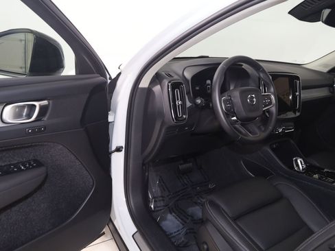 Used 2026 Volvo XC40 B5 Plus AWD/4WD image 47