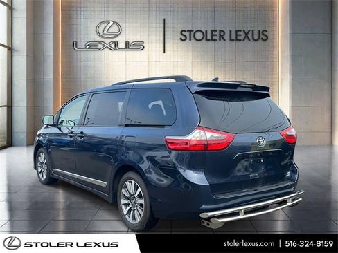 Used 2020 Toyota Sienna XLE image 5