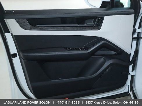 Used 2025 Porsche Cayenne GTS AWD/4WD image 34