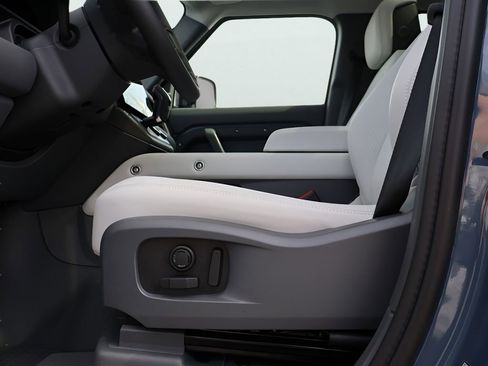 New 2026 Land Rover Defender 110 X-Dynamic SE AWD/4WD image 36