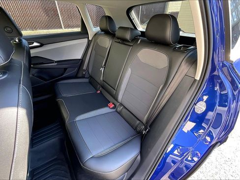 Certified 2022 Volkswagen Taos SE w/ Panoramic Sunroof Package image 25