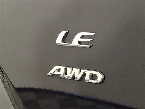 Used 2024 Toyota Corolla Cross LE image 30