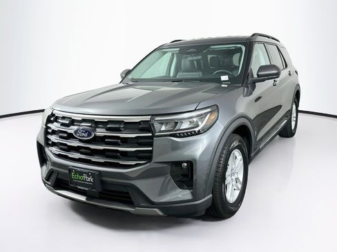 Used 2025 Ford Explorer Active w/ Active Comfort Package RWD image 3