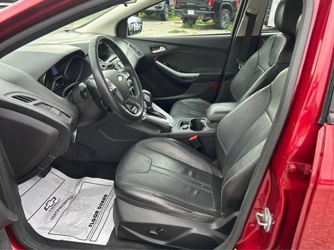Used 2014 Ford Focus SE w/ Equipment Group 201A FWD image 9
