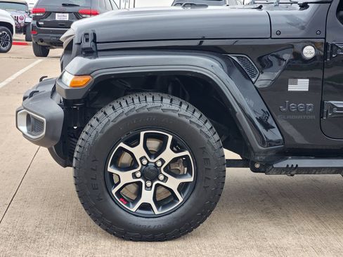 Used 2021 Jeep Gladiator Sport image 5
