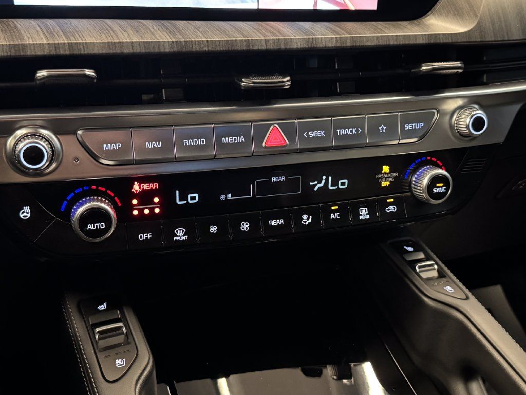 Used 2024 Kia Telluride SX Prestige w/ Towing Package AWD/4WD image 15