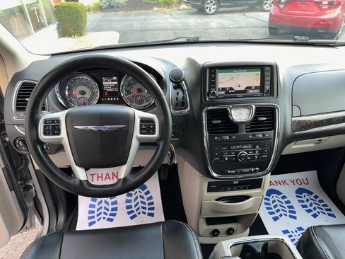 Used 2014 Chrysler Town & Country Touring-L w/ Driver Convenience Group FWD image 7