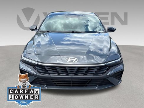 Used 2025 Hyundai Elantra Sport FWD image 2
