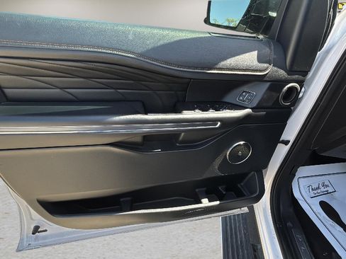 Used 2019 Ford Expedition Max Platinum image 19