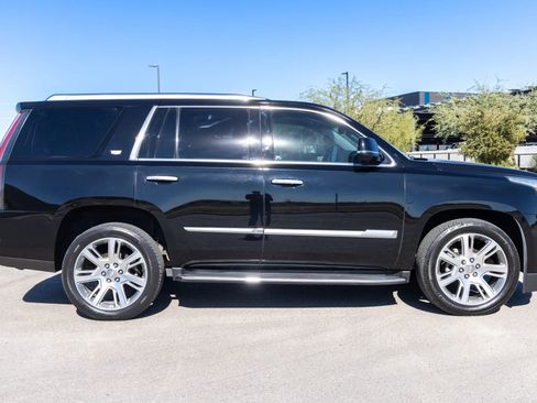 Used 2017 Cadillac Escalade Luxury image 6