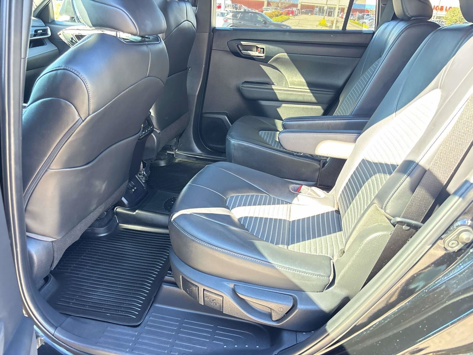 Used 2023 Toyota Highlander XSE AWD/4WD image 9