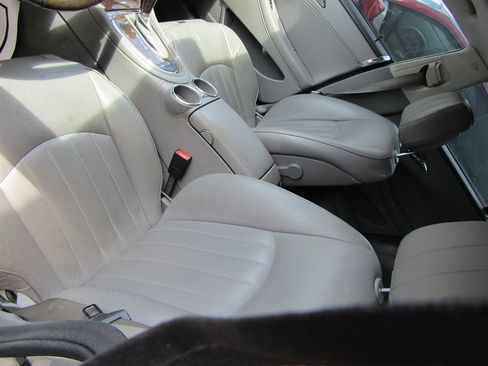Used 2008 Mercedes-Benz CLS 550 image 8