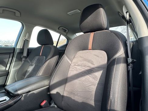 Certified 2022 Nissan Sentra SR w/ Trunk Package image 25