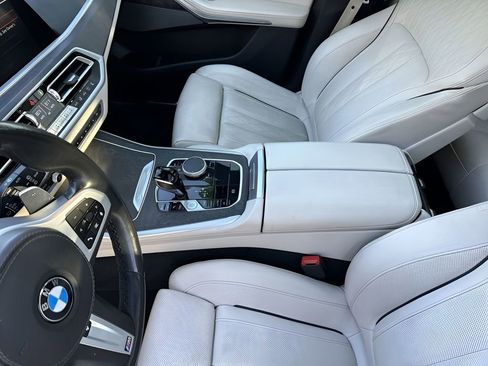 Used 2022 BMW X5 M50i image 25