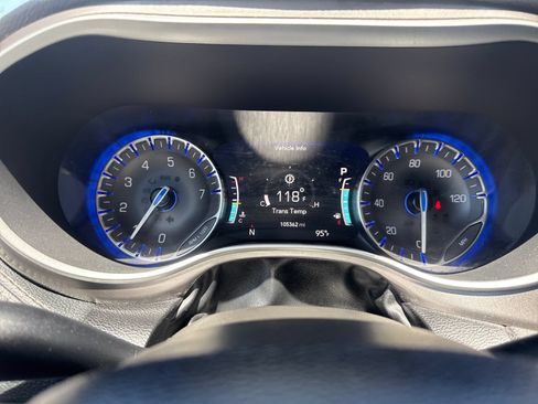 Used 2022 Chrysler Pacifica Touring-L AWD/4WD image 15