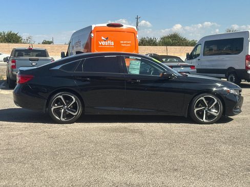 Used 2018 Honda Accord Sport image 3