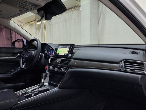 Used 2018 Honda Accord Touring image 22