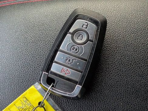 Used 2025 Ford Escape ST-Line Select AWD/4WD image 28