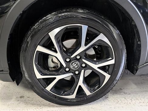 Used 2021 Toyota C-HR XLE FWD image 15