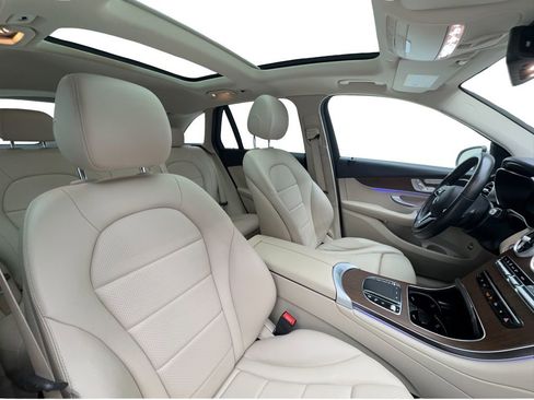 Used 2022 Mercedes-Benz GLC 300 4MATIC w/ Premium Package Lite image 30
