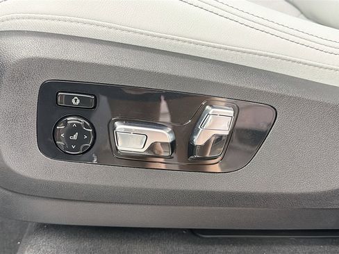 New 2026 BMW X5 xDrive50e w/ M Sport Package AWD/4WD image 18