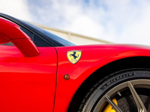 Used 2012 Ferrari 458 Italia Coupe RWD image 9