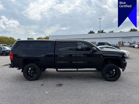 Used 2018 Chevrolet Silverado 1500 Custom w/ Custom Value Package AWD/4WD image 4