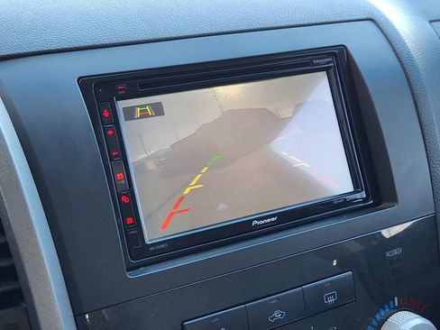 Used 2013 Toyota Tundra 4x4 CrewMax image 8