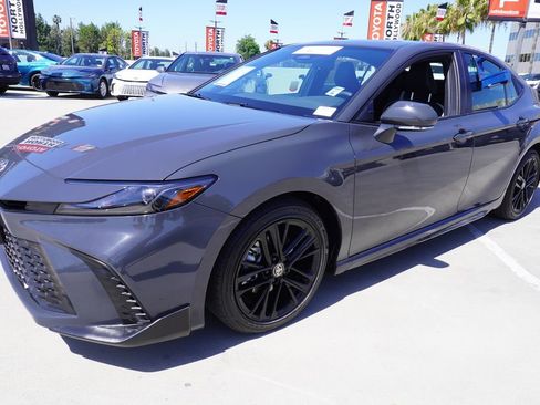 Certified 2025 Toyota Camry SE FWD image 4