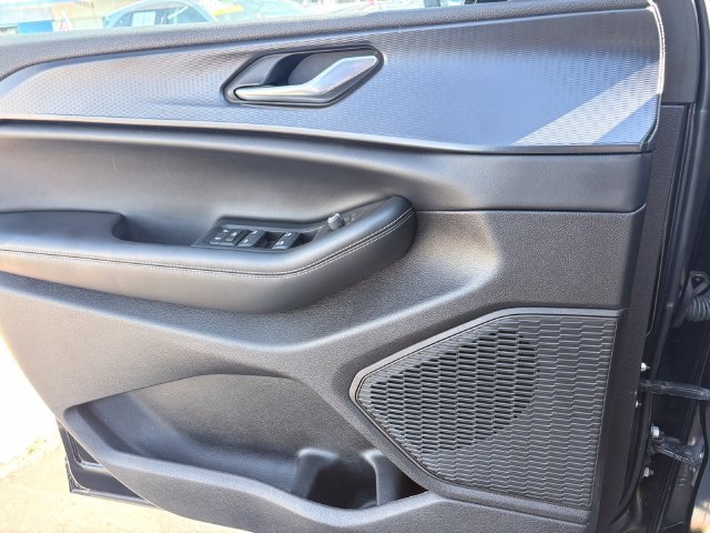 Certified 2025 Jeep Grand Cherokee Altitude AWD/4WD image 12