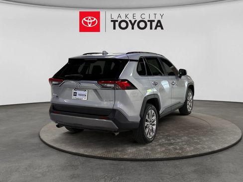Used 2019 Toyota RAV4 Limited w/ Cold Weather Package FWD image 9