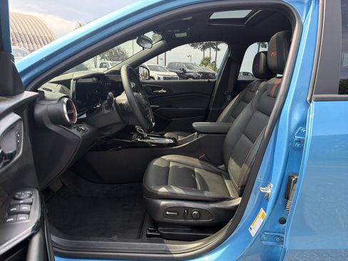 Used 2025 Chevrolet Trax RS w/ Sunroof Package FWD image 14