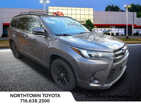 Used 2019 Toyota Highlander XLE image 1