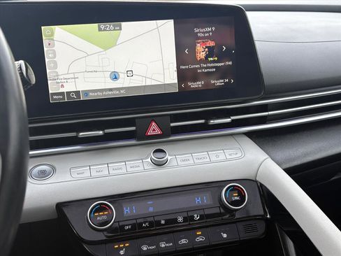 Certified 2024 Hyundai Elantra Limited image 8