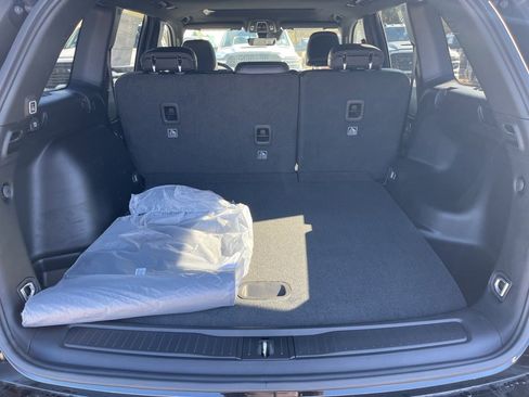 New 2025 Jeep Grand Cherokee Altitude image 14