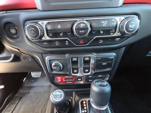 Used 2018 Jeep Wrangler Rubicon w/ Steel Bumper Group image 23