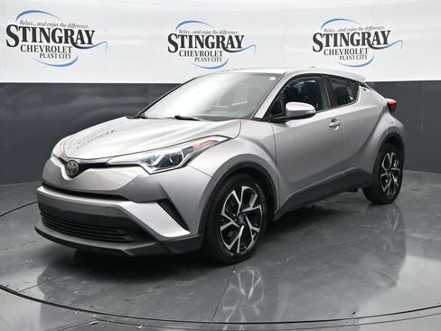 Used 2019 Toyota C-HR XLE FWD image 3