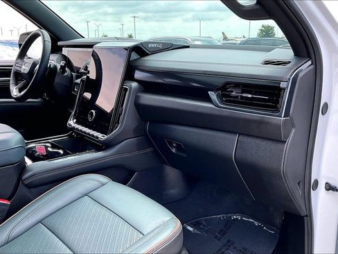 Used 2025 GMC Yukon AT4 w/ AT4 Premium Package AWD/4WD image 21