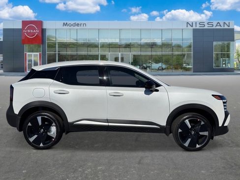 New 2026 Nissan Kicks SR w/ SR Premium Package FWD image 6
