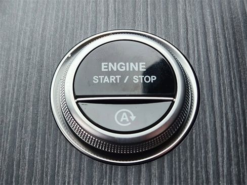 New 2025 Mercedes-Benz C 300 4MATIC Sedan image 23